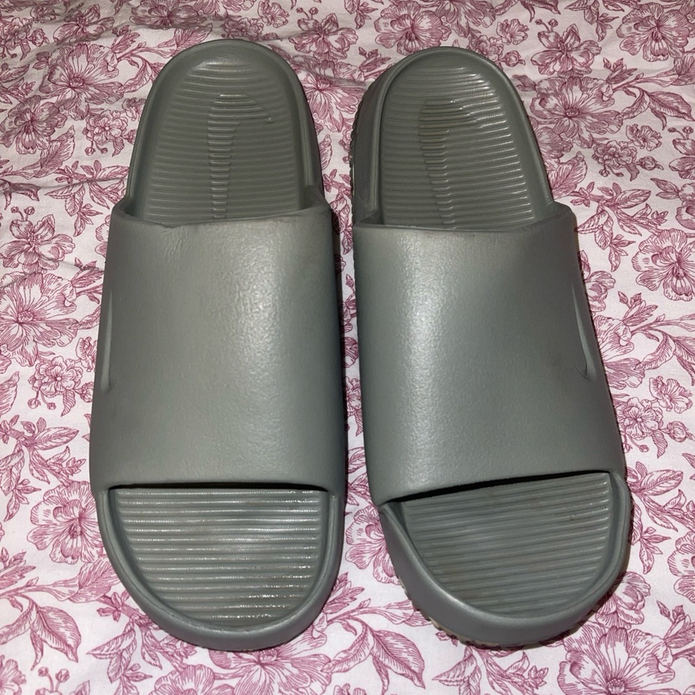 Nike Calm Slide Slip Ons Men Sz 10/Women Sz 11 Light Green Camo Soles